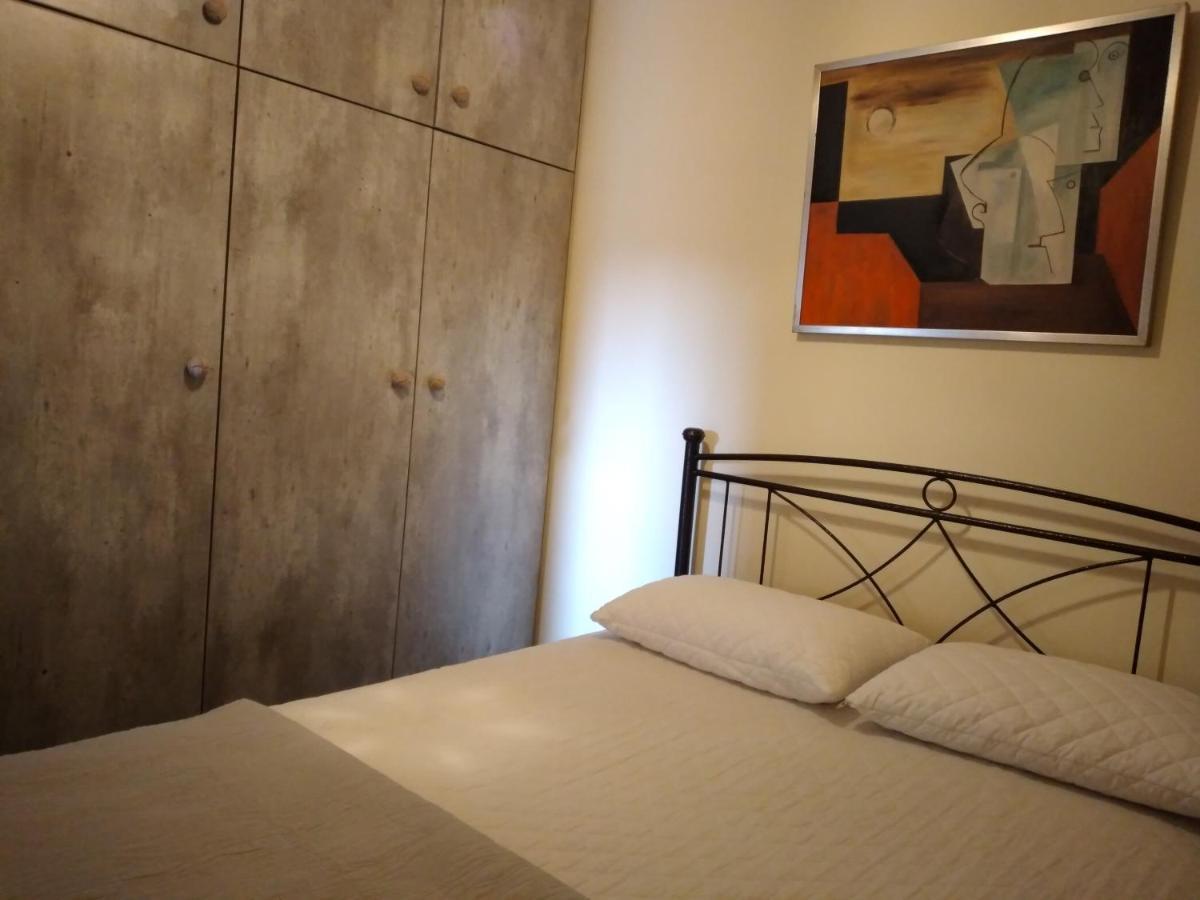 Aspasia House Oitilon