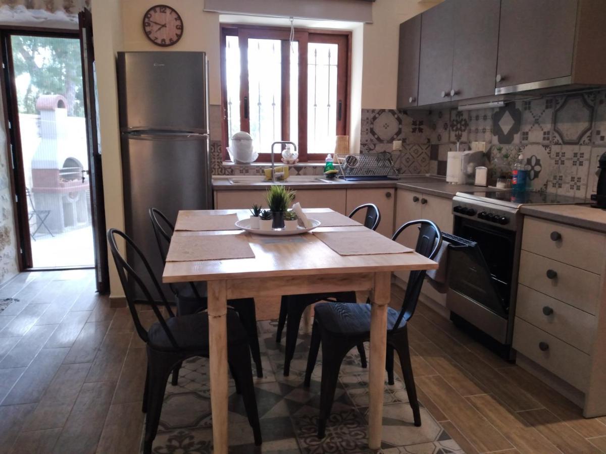 Aspasia House Oitilon