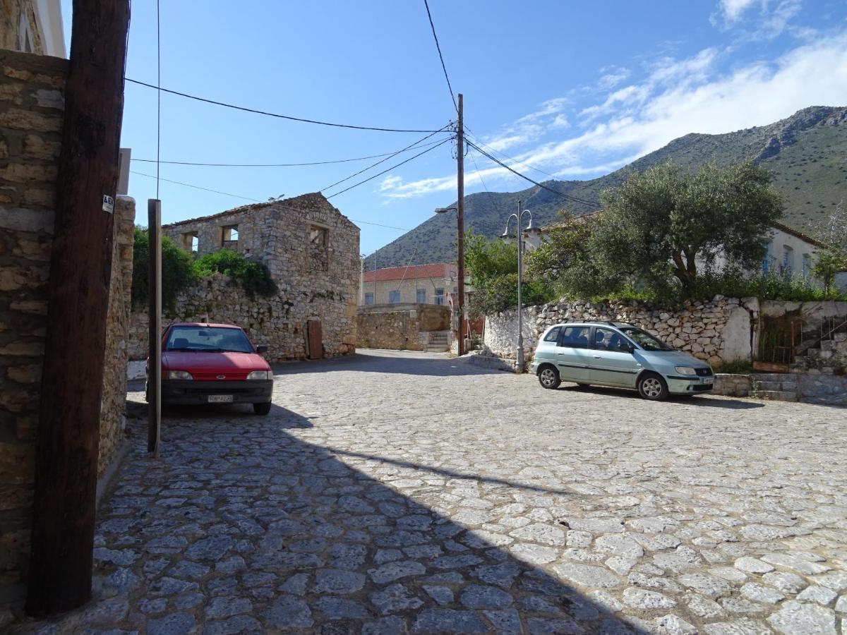 Aspasia House * Oitilon