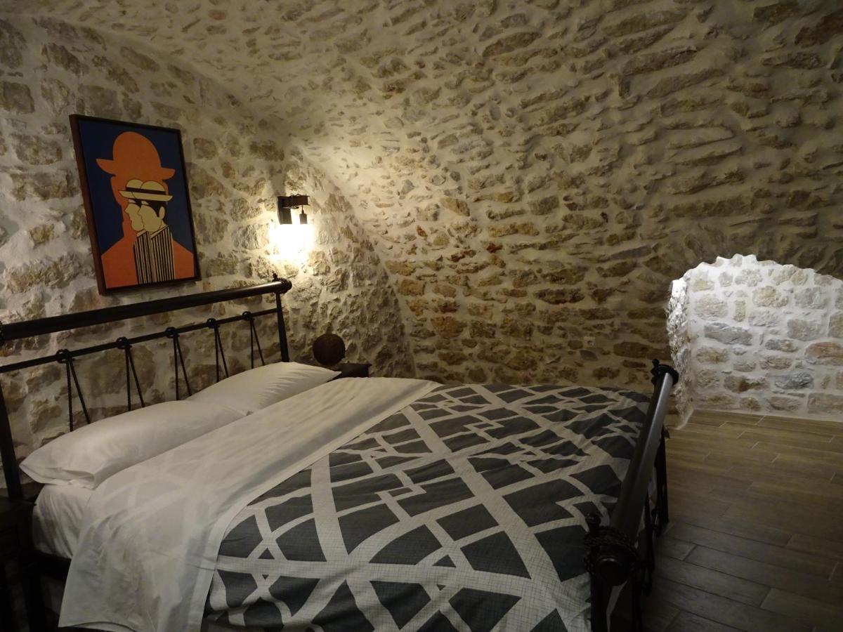 Aspasia House Oitilon